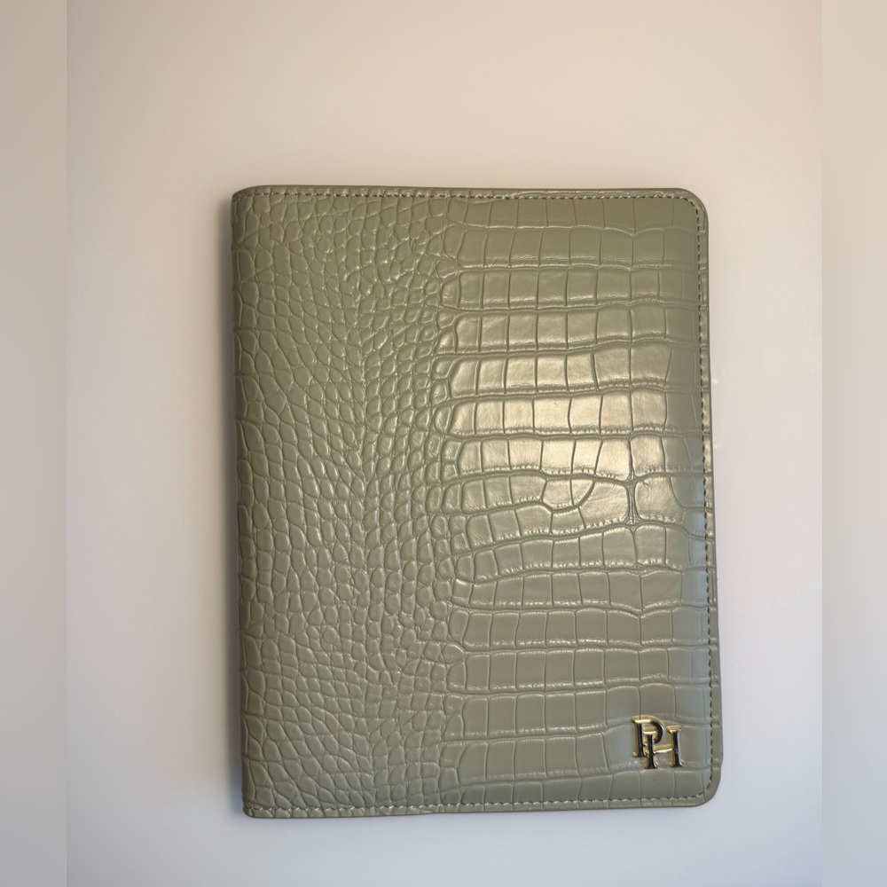 Poi and Hun Discbound Half Letter Desk Agenda Folio Cover - Sage